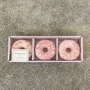 NWT Cupcakes & Cashmere set of 3 ceramic donuts